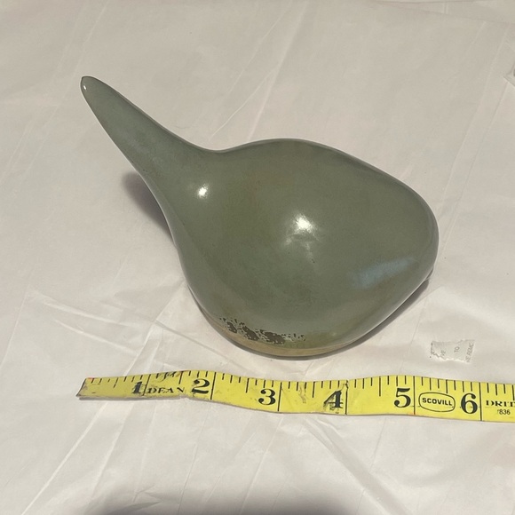 Glazed ceramic chubby bird small sage green minimalist shelf sitter decor - Picture 11 of 11
